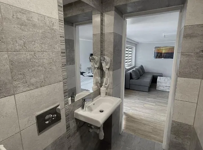 Проживание в семье Atlantis