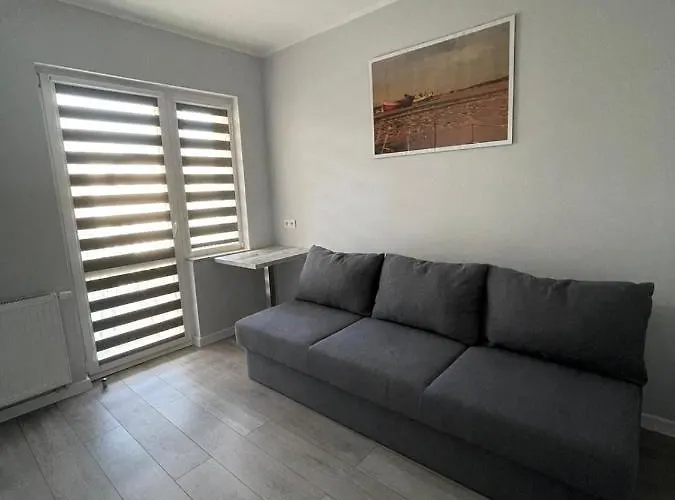 ホームステイ Atlantis ミエルノ