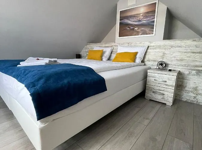 ホームステイ Atlantis ミエルノ